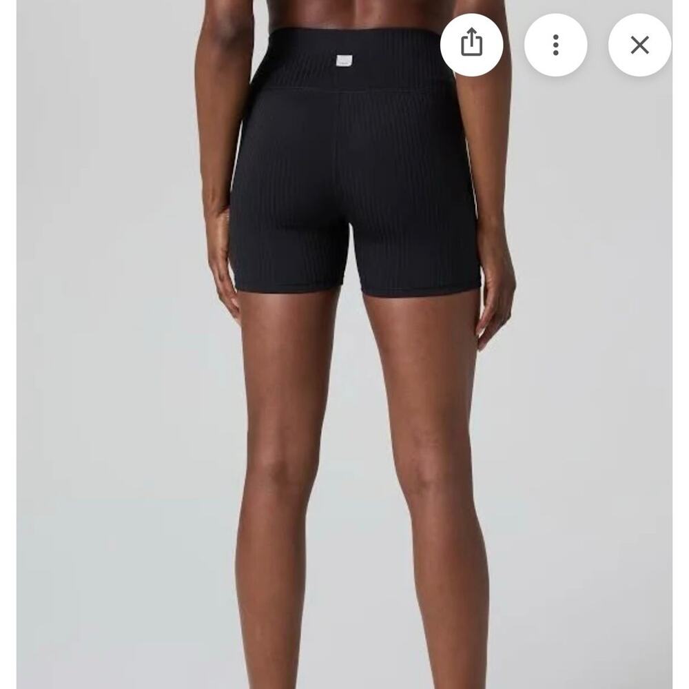 Vuori Ribbed Inversion Shorts - Picture 2 of 3